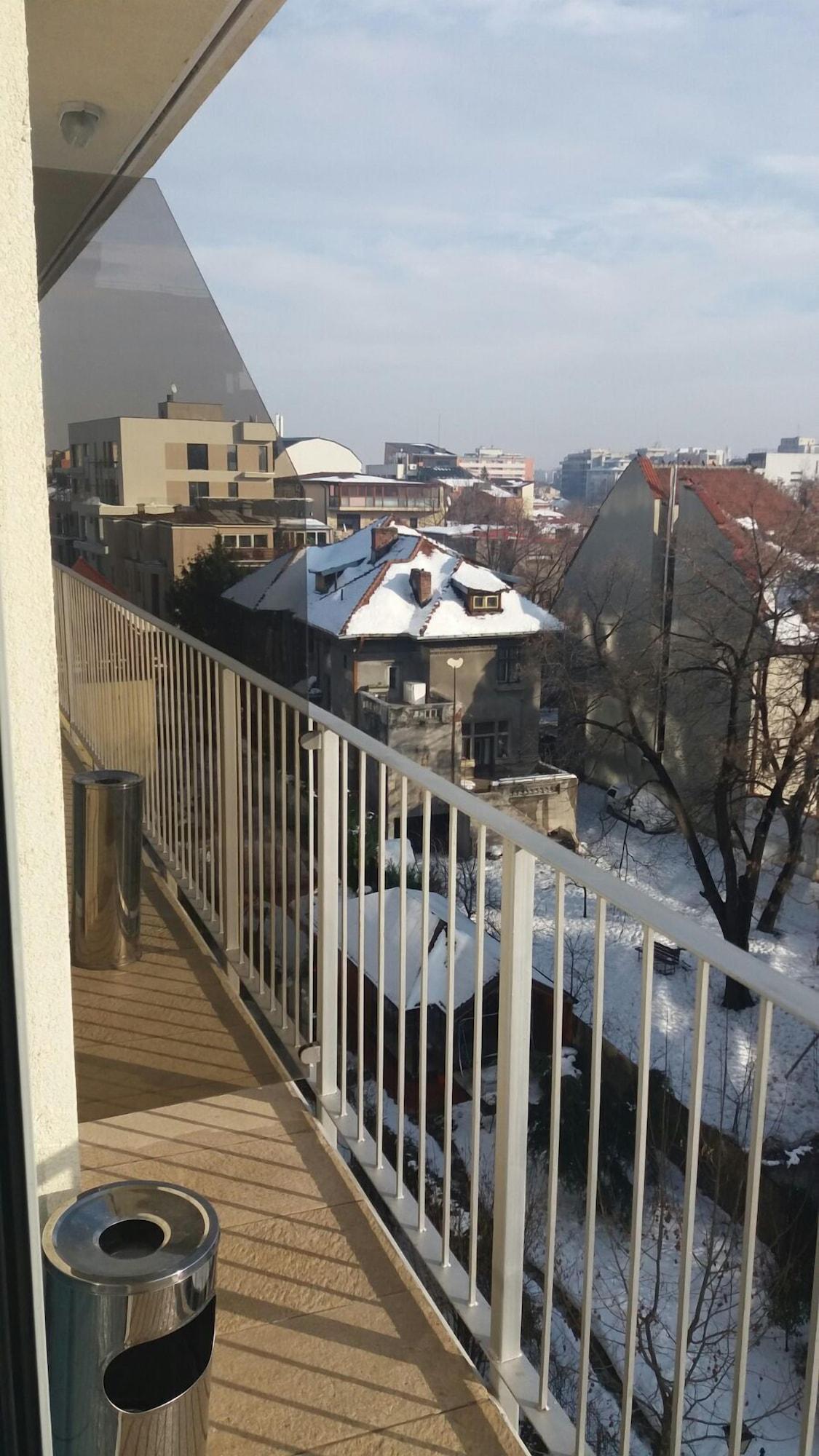Marshal Garden Hotel Bucureşti Eksteriør bilde A balcony in Vienna