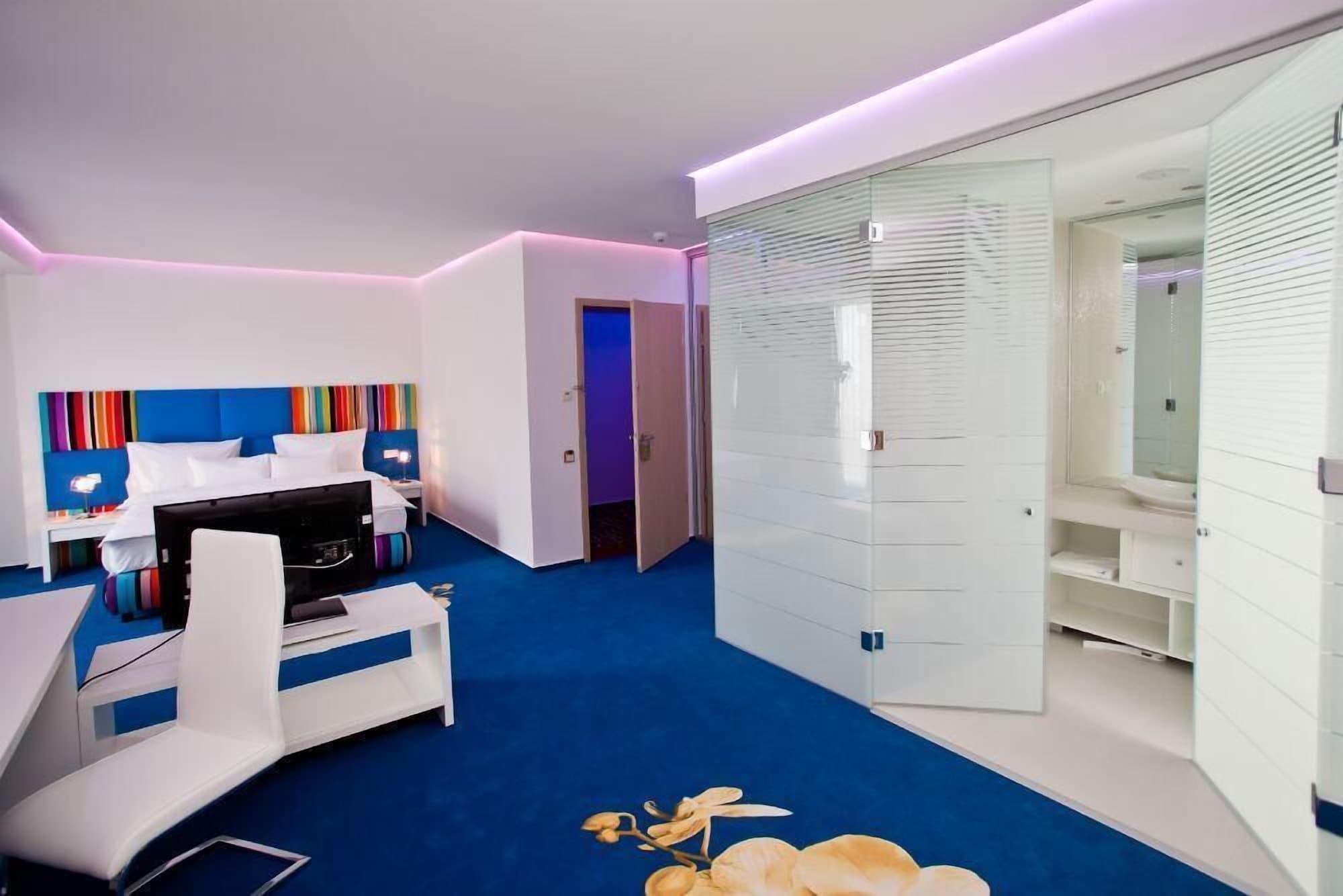 Marshal Garden Hotel Bucureşti Eksteriør bilde A room at the hotel