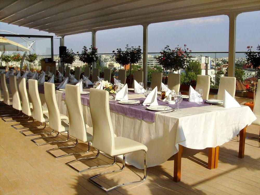 Marshal Garden Hotel Bucureşti Eksteriør bilde The Sky Bar