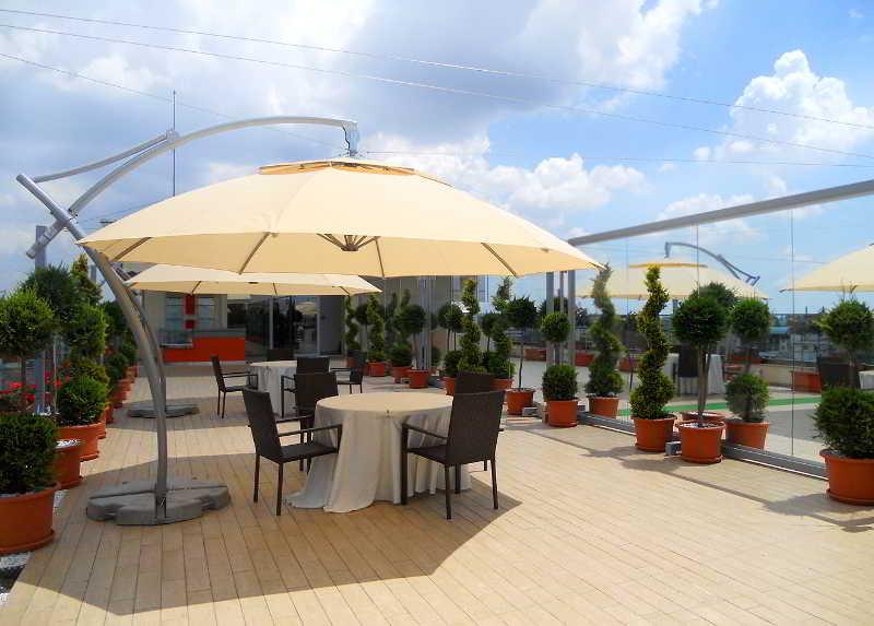 Marshal Garden Hotel Bucureşti Eksteriør bilde Rooftop bar