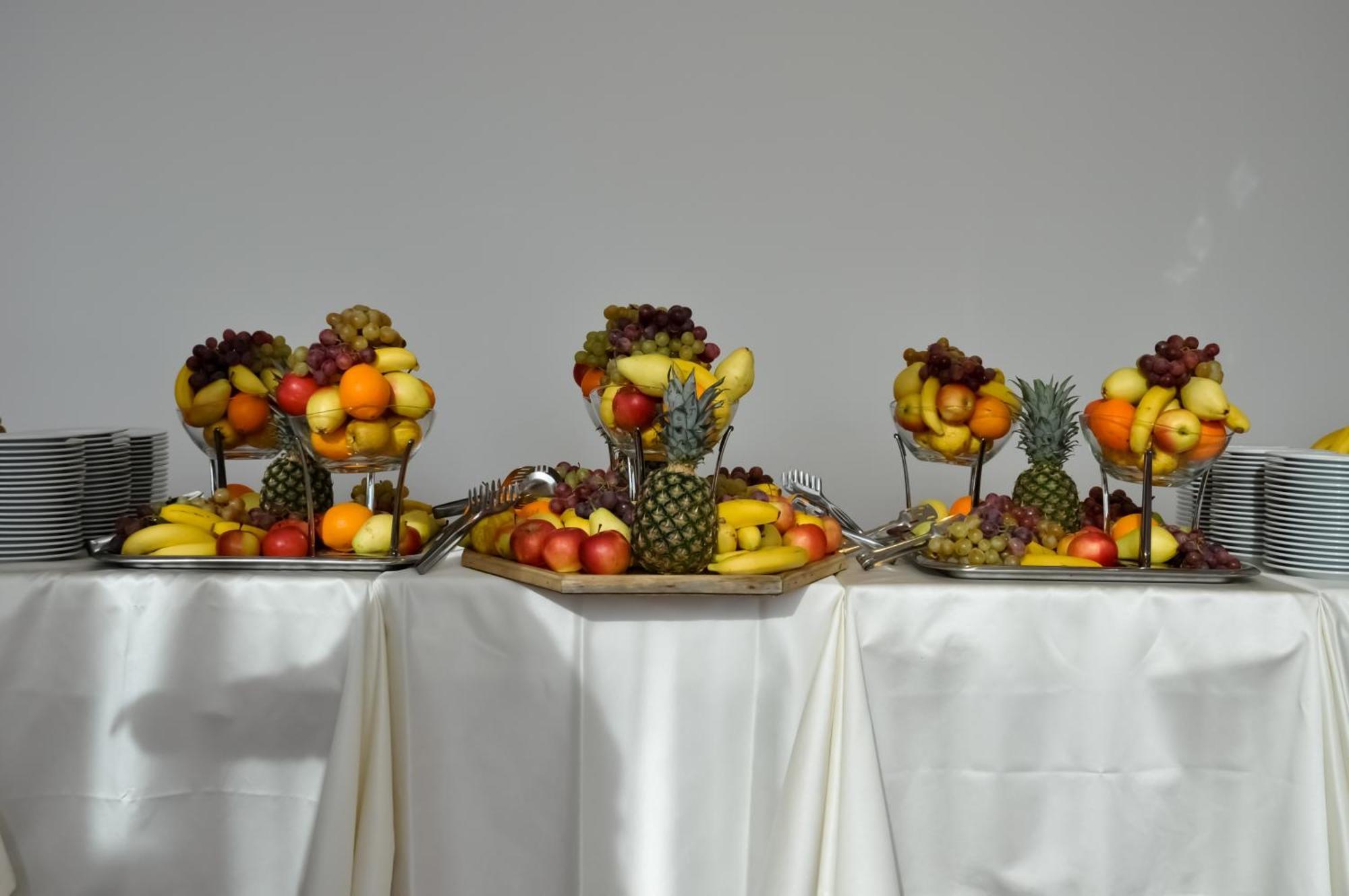 Marshal Garden Hotel Bucureşti Eksteriør bilde Fruit salad