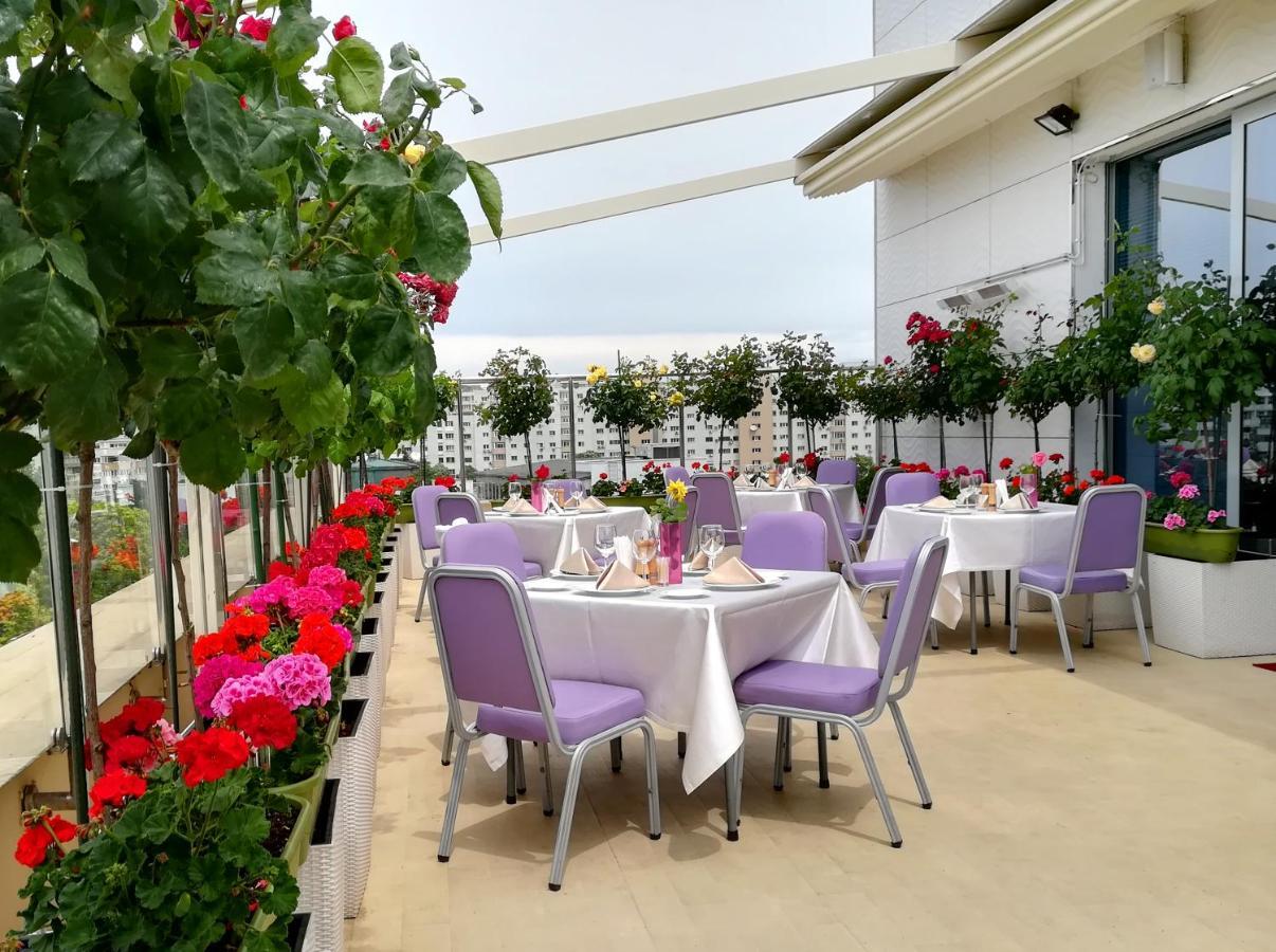 Marshal Garden Hotel Bucureşti Eksteriør bilde The terrace of the restaurant